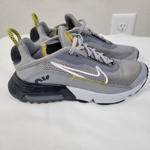 Nike Air Max 2090 size 4.5Y gray and black